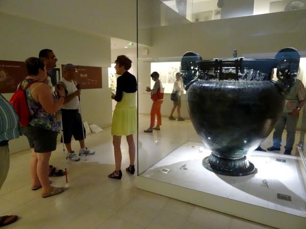 Un groupe de malvoyants a visité le Musée du Pays Châillonnais-Trésor de Vix...