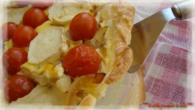 TARTE À LA TOMATE ET CHÈVRE