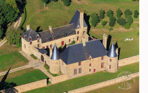 LES REMPARTS DE LA HAUTE-CHAPELLE (Orne)