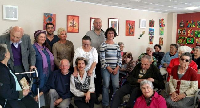 Poètes, personnel et résidants pour un bel après-midi.