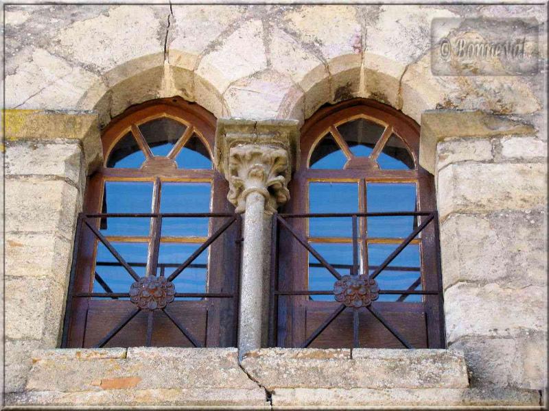 Alsace Haut-Koenigsbourg fenêtre géminée Puycelsi Tarn Petit Lexique