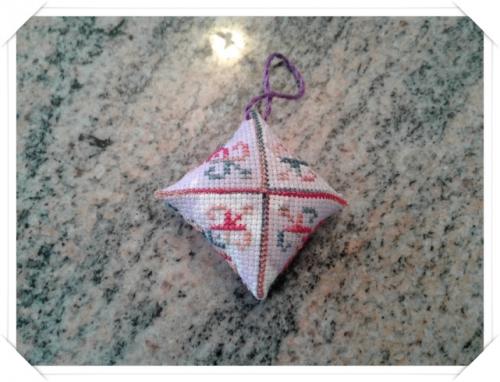 Biscornu N° 413