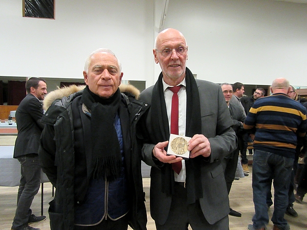 Francis Castella, Maire de Sainte Colombe sur Seine, a présenté ses derniers vœux à ses administrés, puisqu'il ne se représente pas aux élections de mars 2020.....
