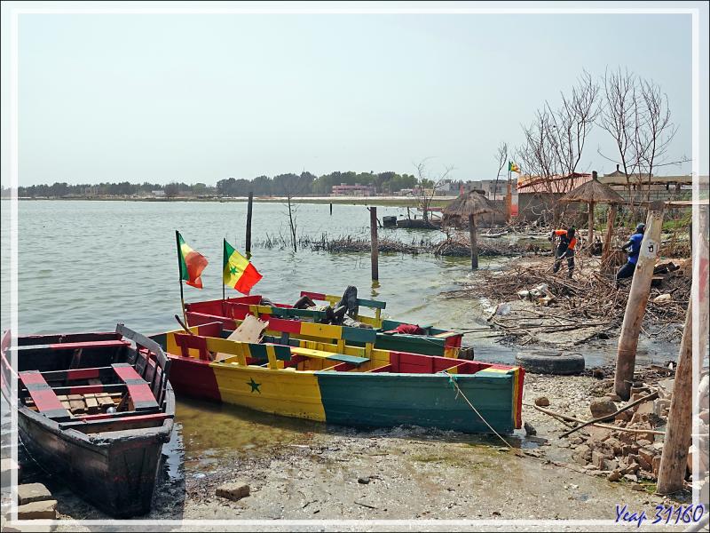 Débarquement, photos souvenir, puis direction "le village" pour faire les boutiques "attrape-touristes" et prendre une collation - Lac Rose (Lac Retba) - Sénégal