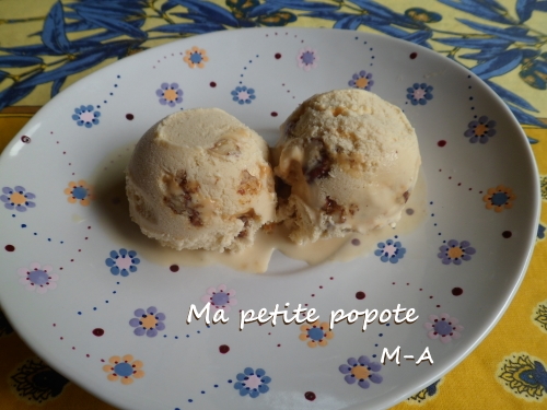Glace au sirop d'érable et noix de pécan caramélisées