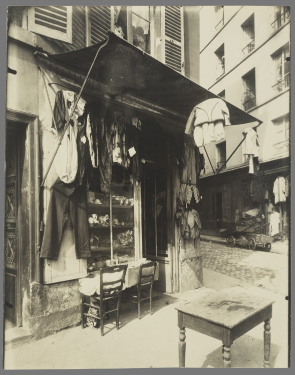Atget Paris Rue de la Corderie 589x750 Le Paris de 1900 par Atget 