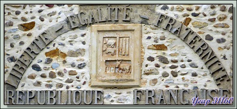Devise républicaine sur fronton d'église