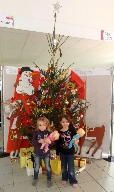 L"atelier de décorations de Noël à la MJC Lucie Aubrac de Châtillon sur Seine...
