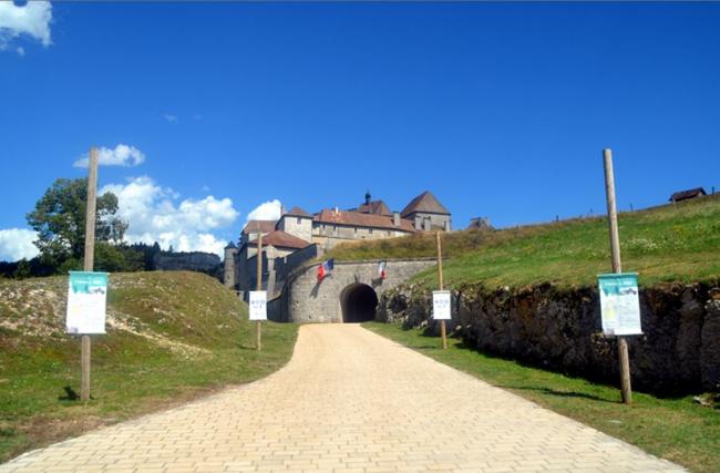 Vacances jurassiennes avec Arlette : visite du château de Joux
