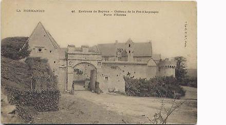 REMPARTS DE VAUX-SUR-AURE (Calvados)