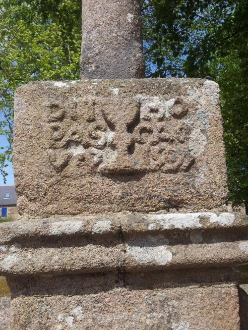-Les trois croix (Chapelle Saint-Gonéry, Plougrescant)