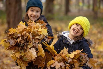 Enfants et l'automne