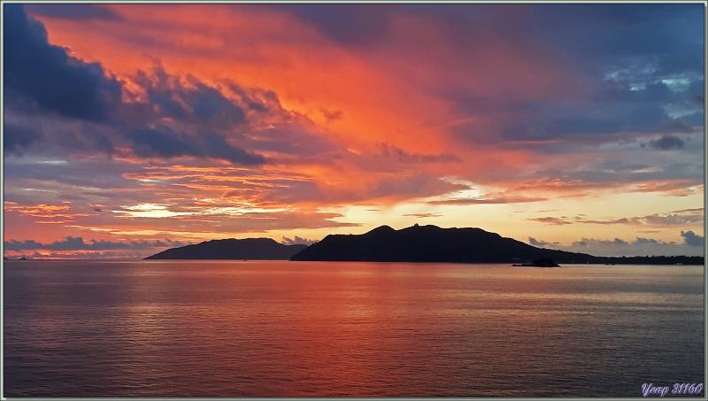 27 novembre 2021 : la croisière a débuté, le navire Le Bellot est ancré devant l'île Curieuse, notre première étape - Seychelles
