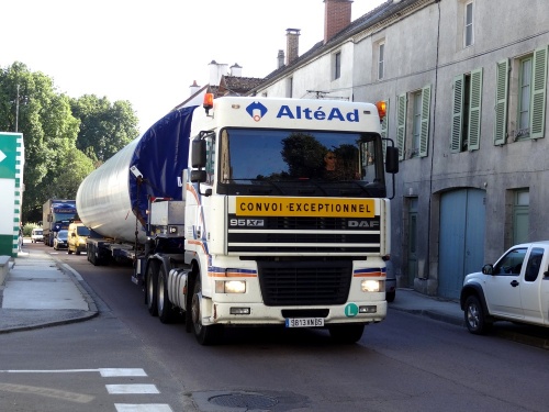 Passage d'un convoi exceptionnel à Châtillon sur Seine