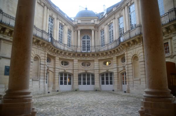 Visite de l'Hôtel de Beauvais avec Générations 13