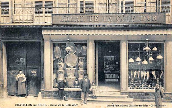 Quelques cartes postales représentant les commerces d'autrefois à Châtillon sur Seine.....