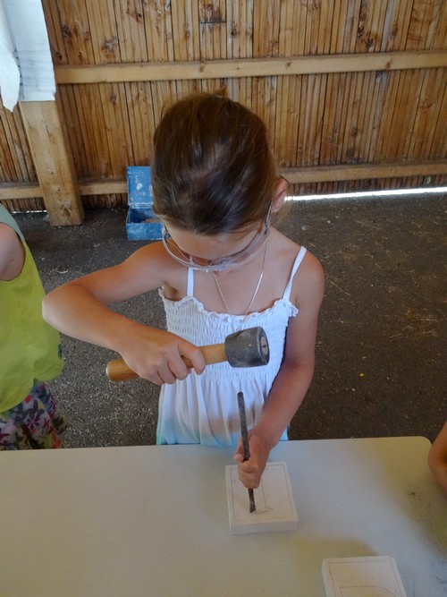 Les élèves de la Moyenne Section et de la Grande section de la Maternelle Cailletet se sont initiés à la sculpture avec Arno Mercier