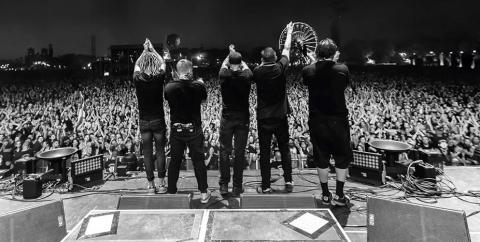 MASS HYSTERIA - "Se Bruler Sûrement" Clip Live