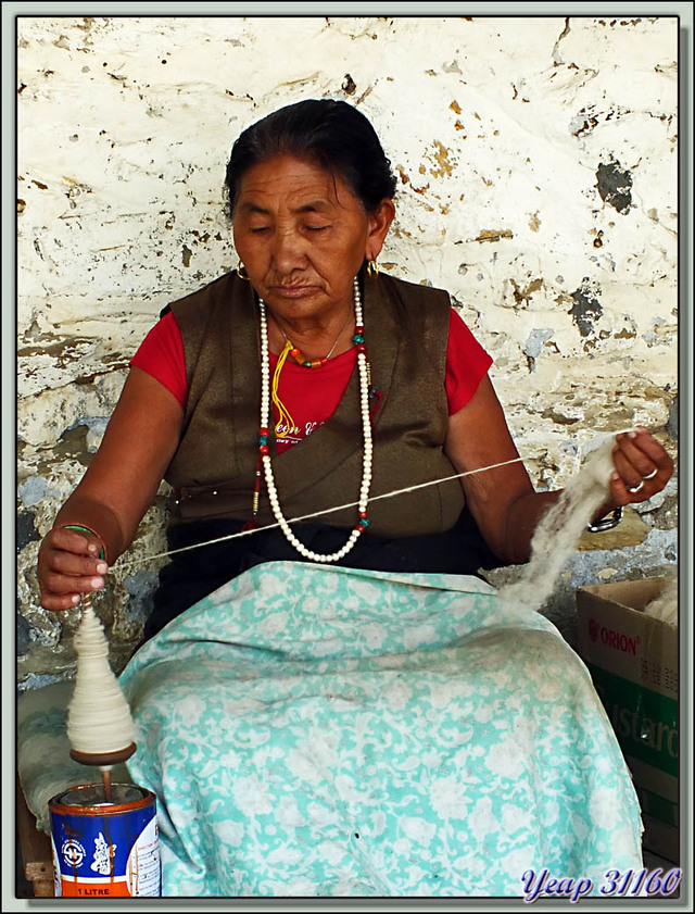 Blog de images-du-pays-des-ours : Images du Pays des Ours (et d'ailleurs ...), Fileuse - Chhorepatan - Pokhara - Népal