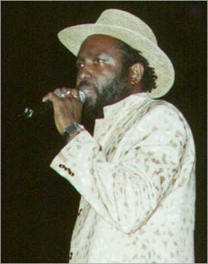 http://www.reggae-vibes.com/concert/alcampbell/pics/alcampbell2.jpg