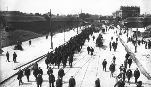 La mort une affaire publique. Obsèques du charpentier Armand, gréviste du bâtiment tué, 19 juillet 1911