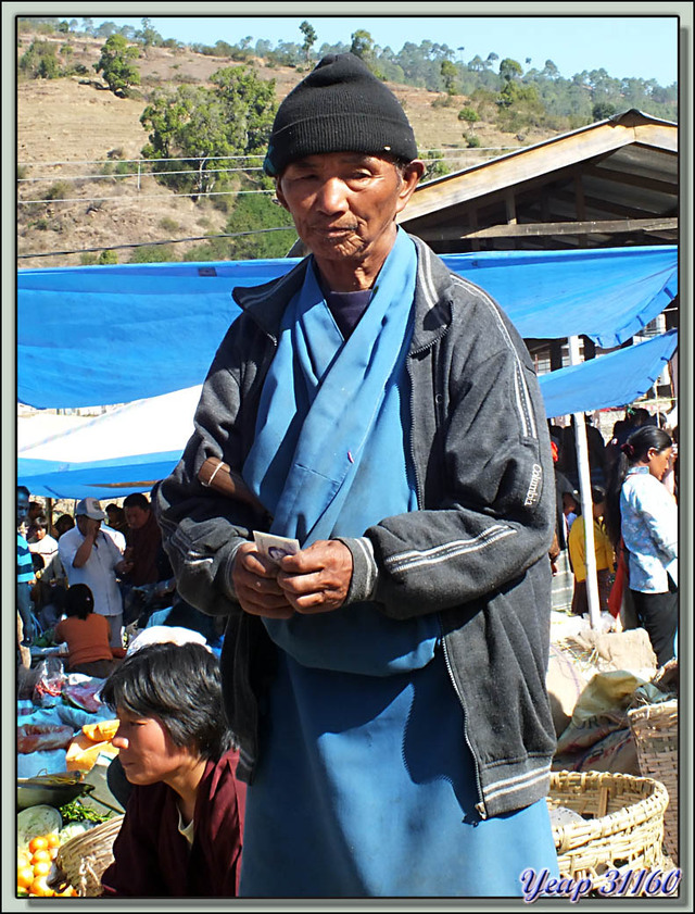 Blog de images-du-pays-des-ours : Images du Pays des Ours (et d'ailleurs ...), Portraits au marché de Punakha: Madame et Monsieur - Bhoutan