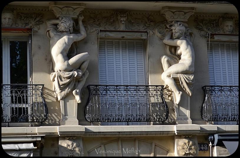 Paris 7ème : Cariatides et macarons au 148 rue de Grenelle