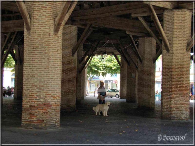 Grenade-sur-Garonne bastide Haute-Garonne la halle piliers