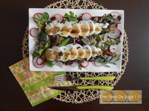 Salade printanière aux œufs durs, jeunes pousses et radis