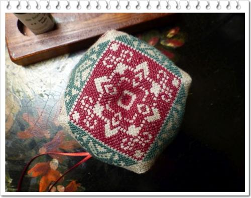 Biscornu N° 332