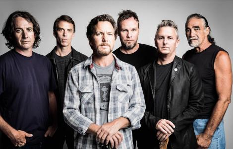 PEARL JAM - "Dance Of The Clairvoyants" Clip