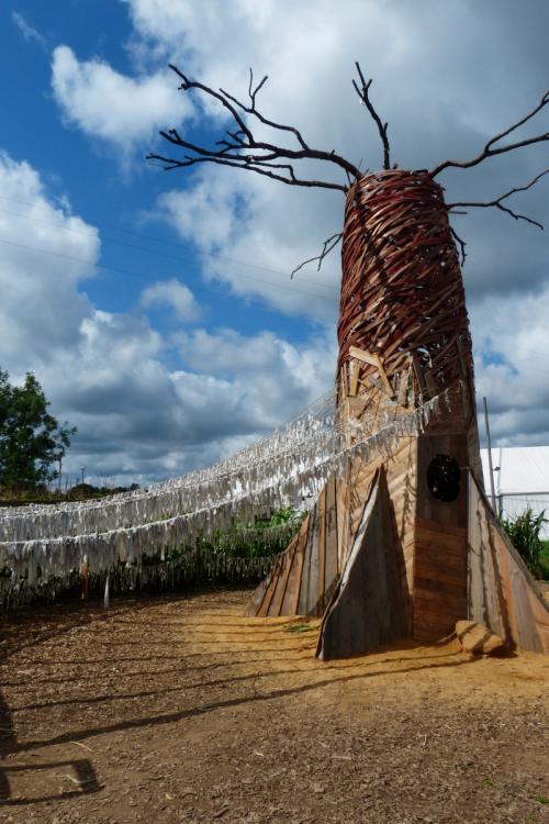 Un cheval, un baobabs....C'est monumental!