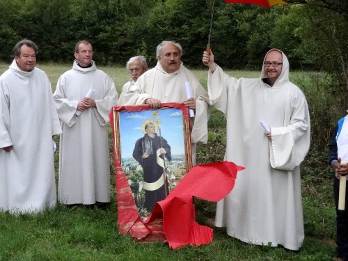 Un  pèlerinage à l'ermitage de Sèche-Fontaine , où vécut Saint Bruno.