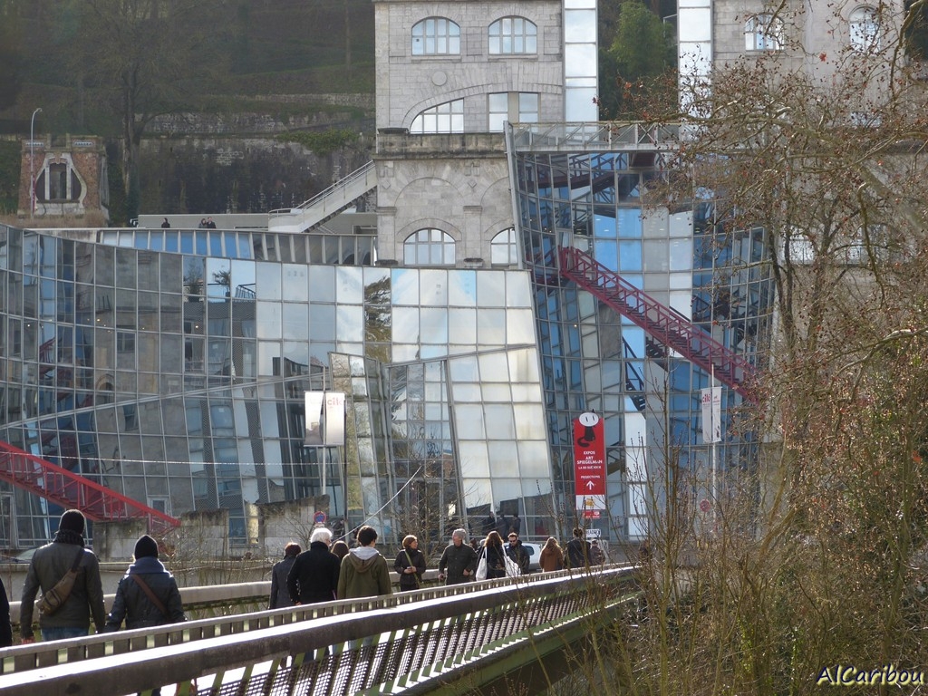 Du musée à la Cité pour un dossier d'articles SO
