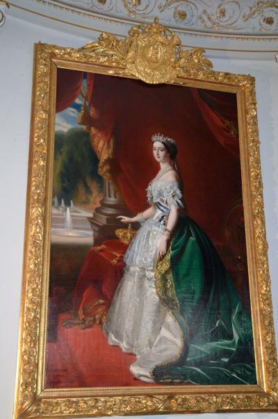 D'un collier de diamants à un collier de pierre...