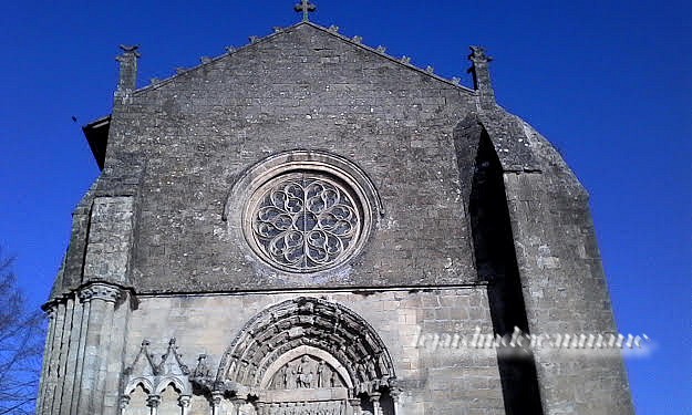 Saint-Macaire (gironde) La commune de Saint-Macaire se situe sur la rive droite de la Garonne au niveau du fleuve où l'effet est une église catholique située dans le département français de la Gi