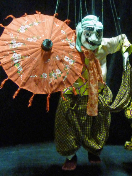 Myanmar-marionnette-a-l-ombrelle.jpg