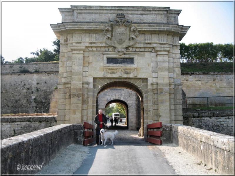 Citadelle de Blaye la Porte Royale après le pont-dormant et le pont-levis
