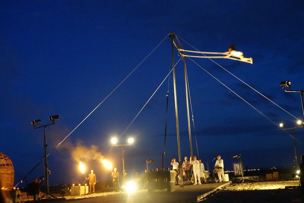 Un feu de la Saint-Jean original, "L'oeuf du Phénix"...