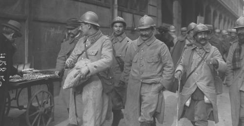 Permissionnaires dans la Grande Guerre, 22 novembre 1915, poilus du 127e régiment à la gare de l'Est, Paris