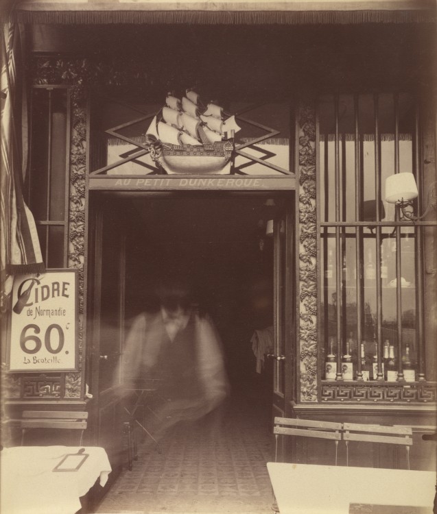 Atget Paris Quai Conti 3 637x750 Le Paris de 1900 par Atget 