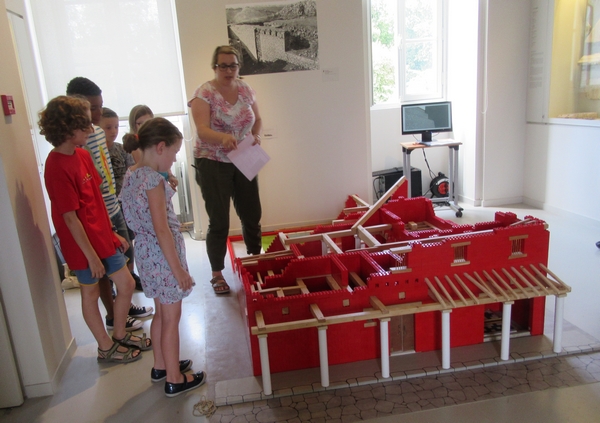 Les animateurs des "mercredis du Musée" ont appris aux enfants comment devenir des "bâtisseurs Gallo-Romains"
