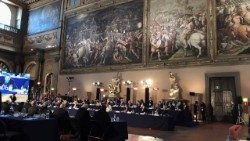 Les soixante évêques et soixante maires de la Méditerranée, le 26 février 2022, au Palazzo Vecchio de Florence en Italie. 