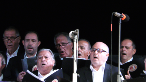 Le balcon posé sur la mer (43-1) à Λέσβος. Le balcon de la fête populaire
