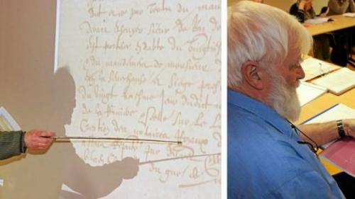 Ils apprennent à lire les écritures anciennes