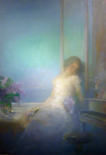 Femme endormie sur fond bleu