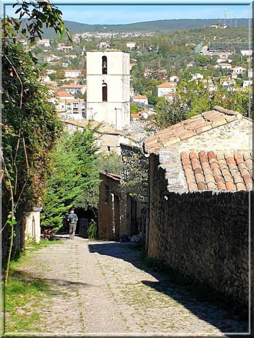 1012 -  Forcalquier dans les Alpes de Haute-Provence (04)