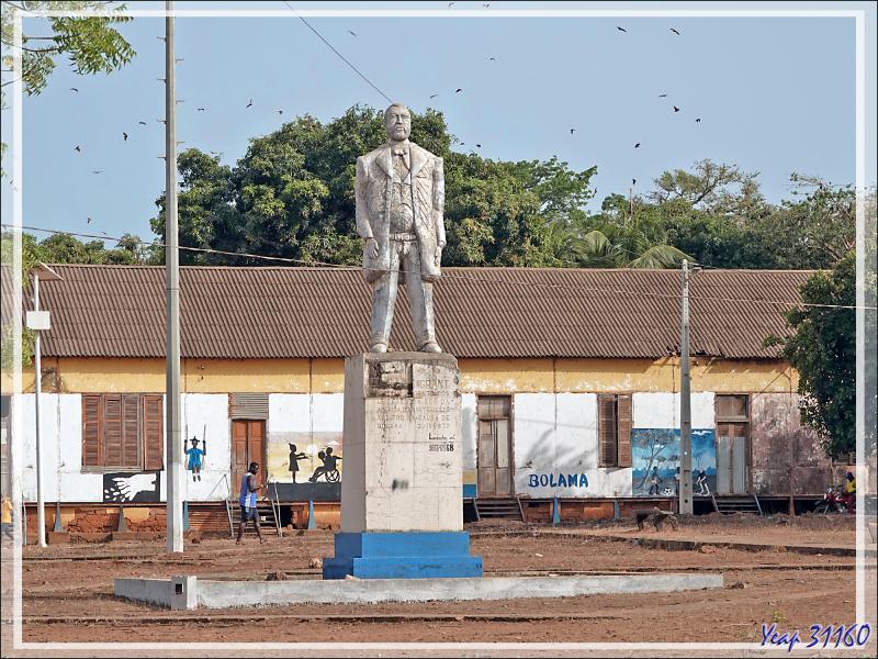 Errance dans les rues surchauffées de Bolama - Ile de Bolama - Bijagos - Guinée Bissau