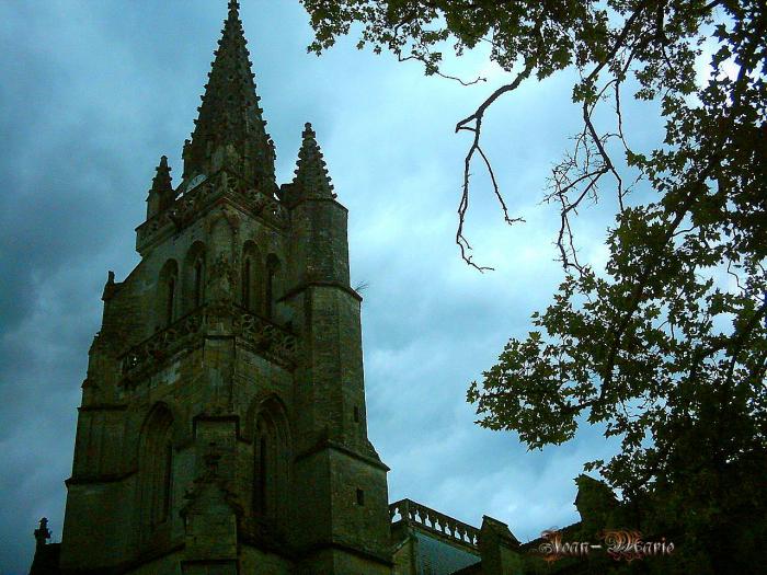 la Collégiale notre-dame d'Uzeste (gironde)