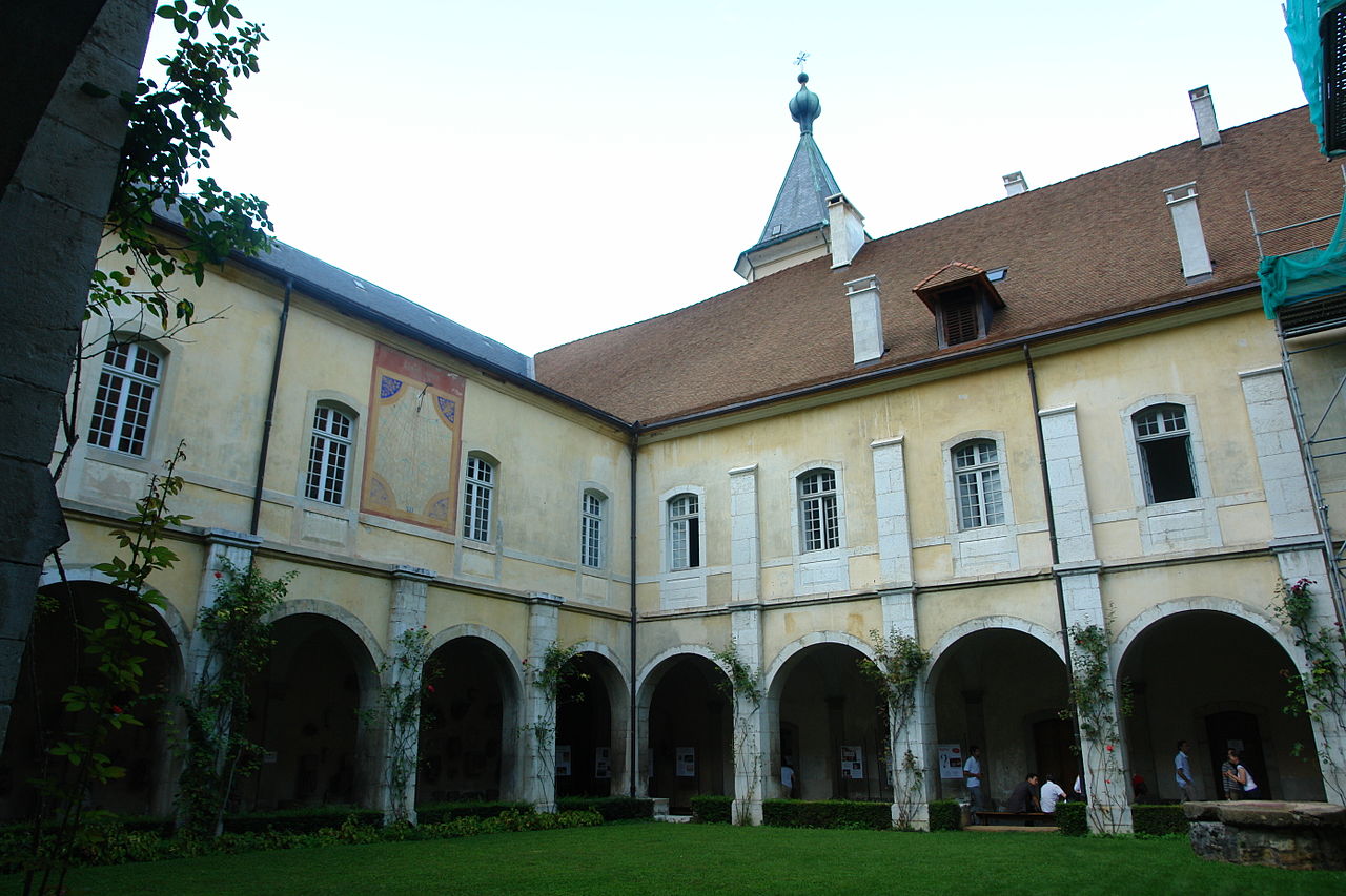 Photo du cloître de l'abbaye.